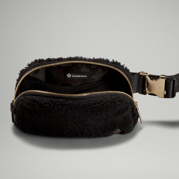 NWT Lululemon Fleece Everywhere Belt Bag Black - Picture 4 of 6